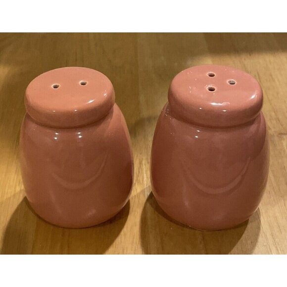 Mervyn’s‎ Japan Salt And Pepper Shakers  Salmon Pink Stoneware Vintage MCM Retro - Picture 1 of 4